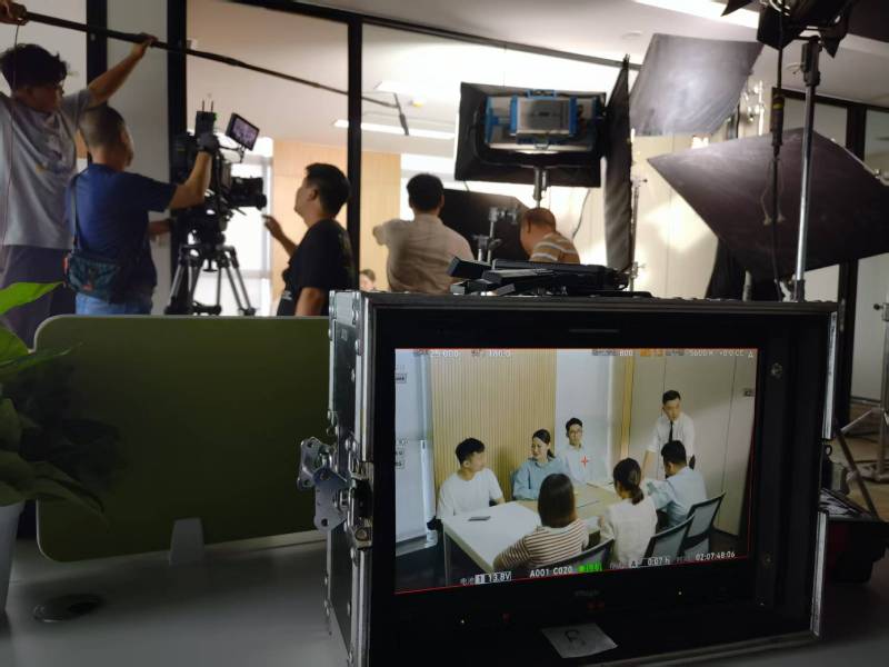 红河TVC拍摄公司：科技产品视觉化大师，诠释未来感与功能美学